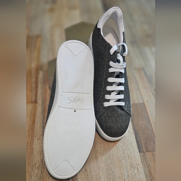 Michael Kors Nate Sneakers. - Picture 8 of 10